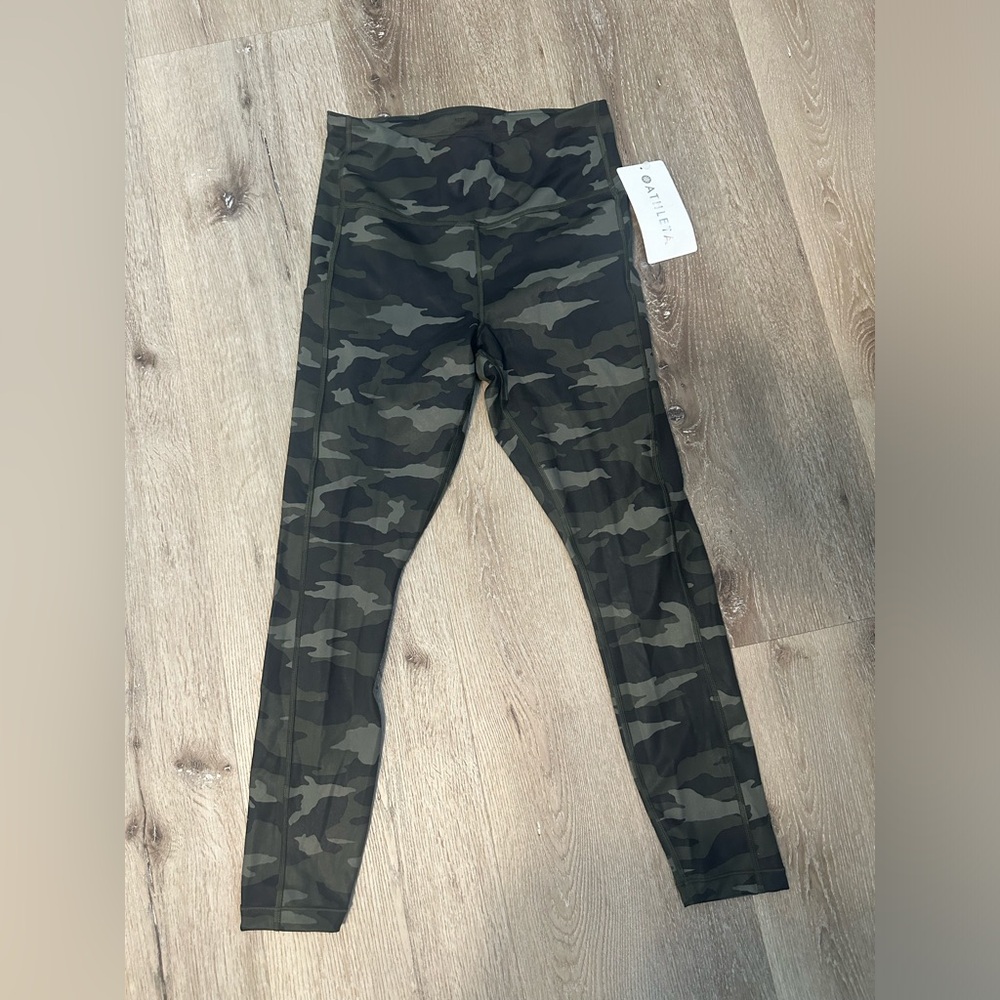 NWT, Athleta Ulta Camo 7/8 Tight